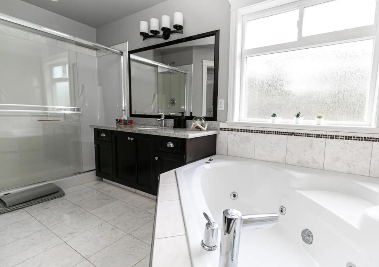 Bellamy Manor Large Home With 5Beds! In Langford Victoria Exteriér fotografie